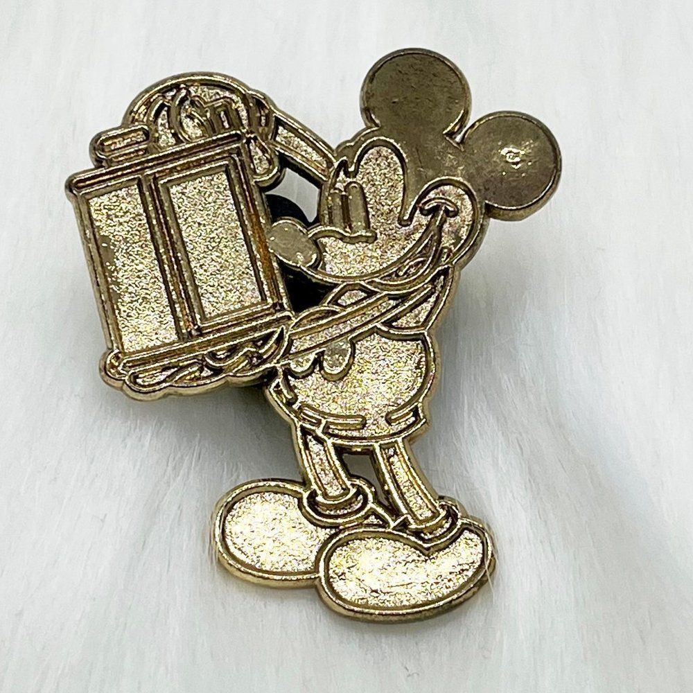 🔮 5/$25 Disney Gold Classic Mickey Mouse Holding Old Camera Pin‎